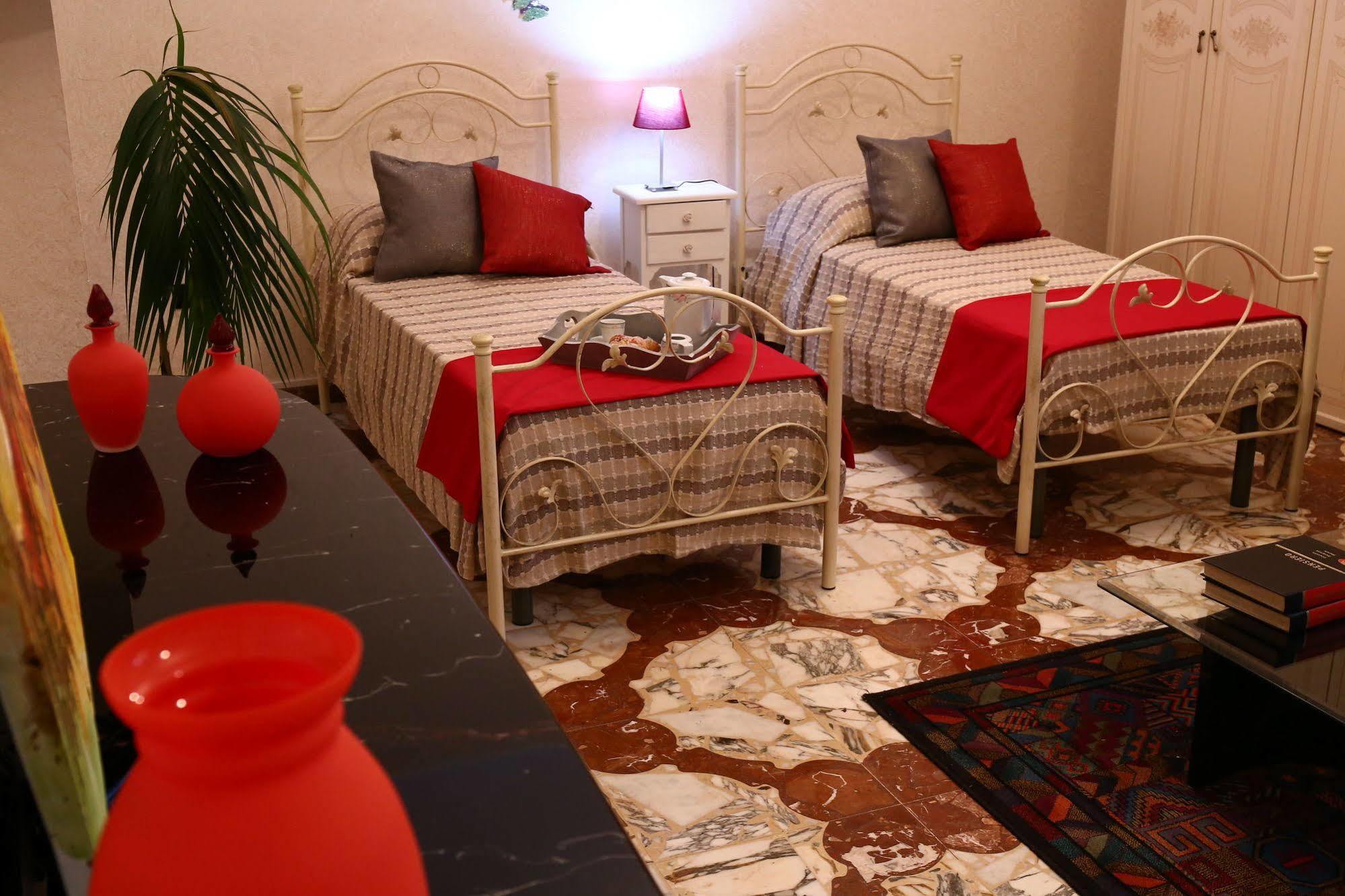Il Giardino Delle Calendule B&B Solarino Dış mekan fotoğraf